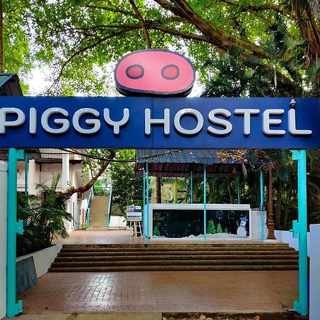Piggy Calangute By Urban Nomads - Dorms & Pvt Rooms GOA Esterno foto