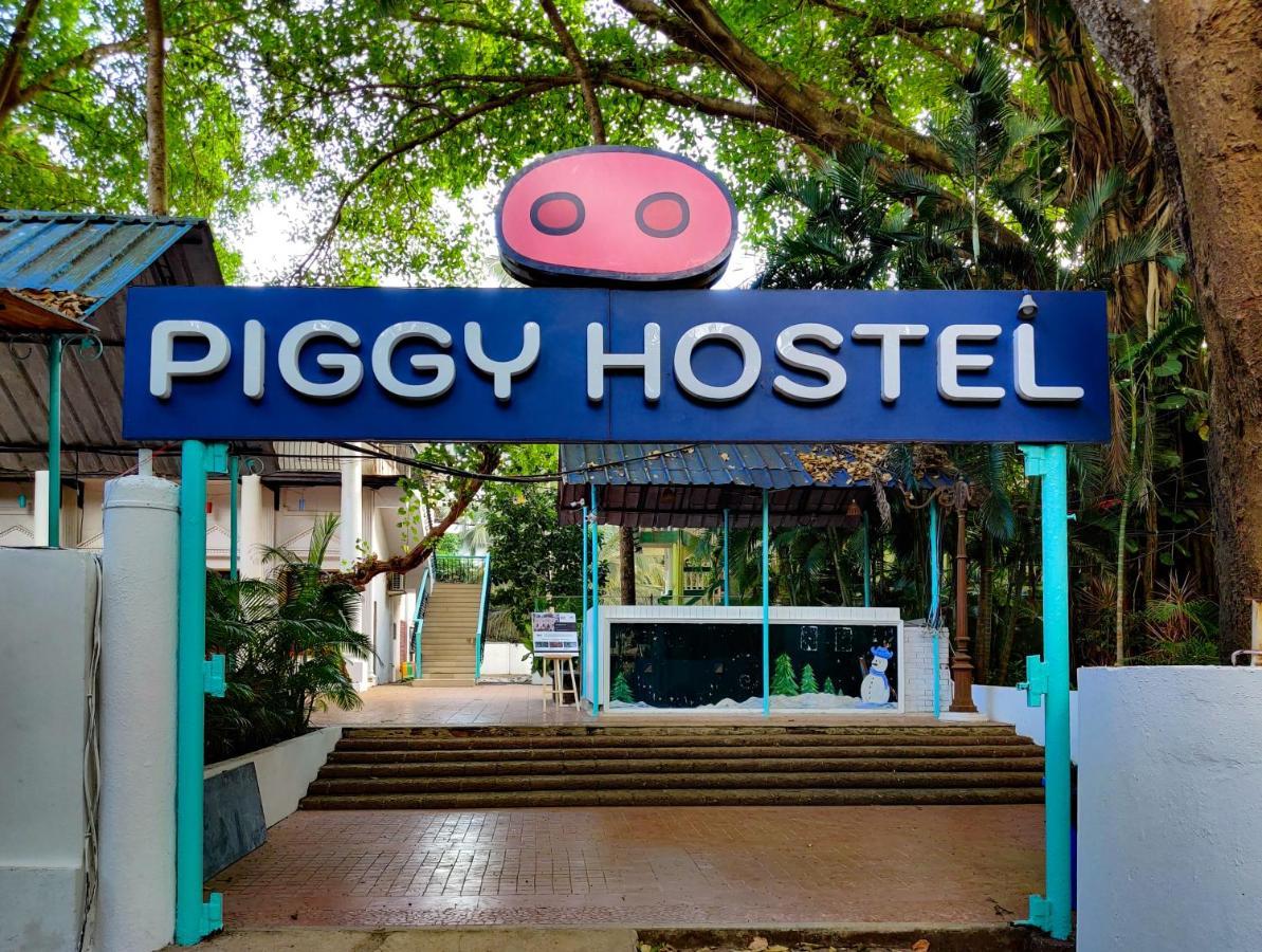Piggy Calangute By Urban Nomads - Dorms & Pvt Rooms GOA Esterno foto