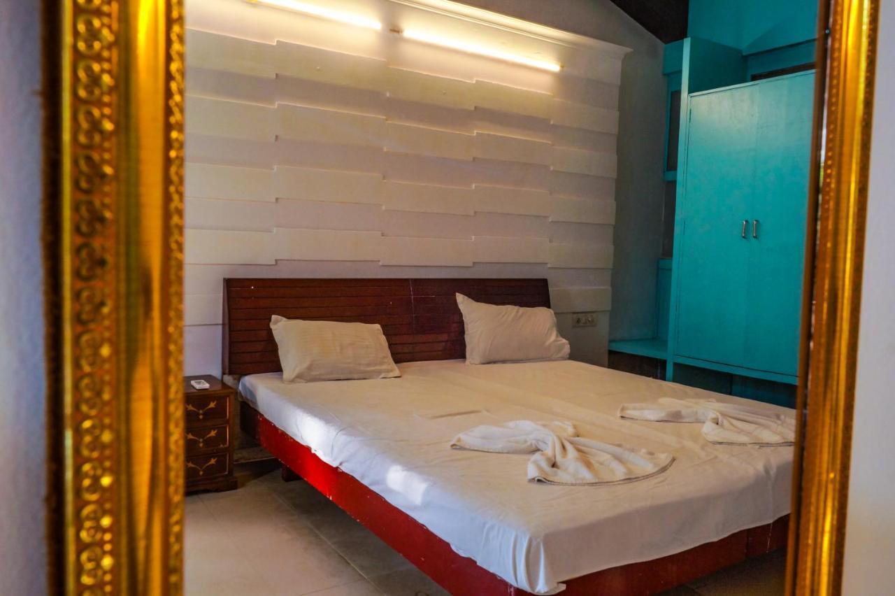 Piggy Calangute By Urban Nomads - Dorms & Pvt Rooms GOA Esterno foto